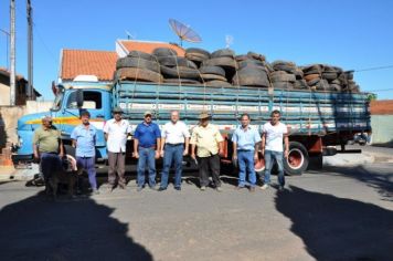 Prefeitura leva pneus para reciclagem