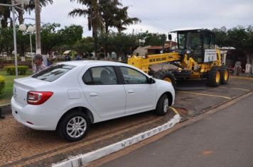 Prefeitura apresenta dois novos veículos