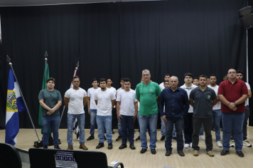 Juramento à Bandeira reúne 18 jovens em cerimônia cívica em Ubarana