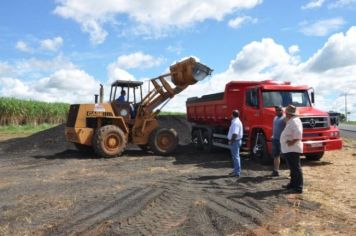 Prefeitura recebe doação de massa Asfáltica