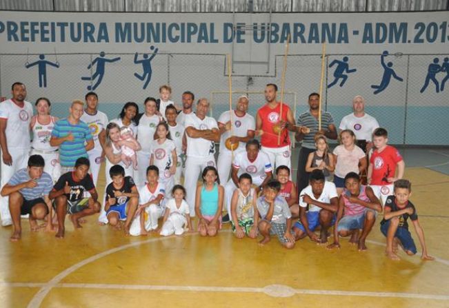 Projeto CEICA realiza uma roda de capoeira no ginásio