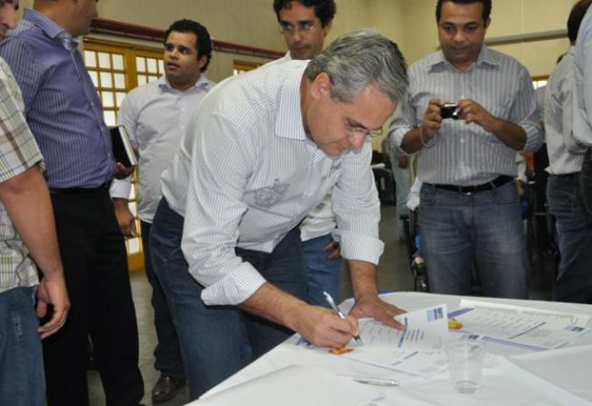 Prefeito e vice participam de eleição de comitê