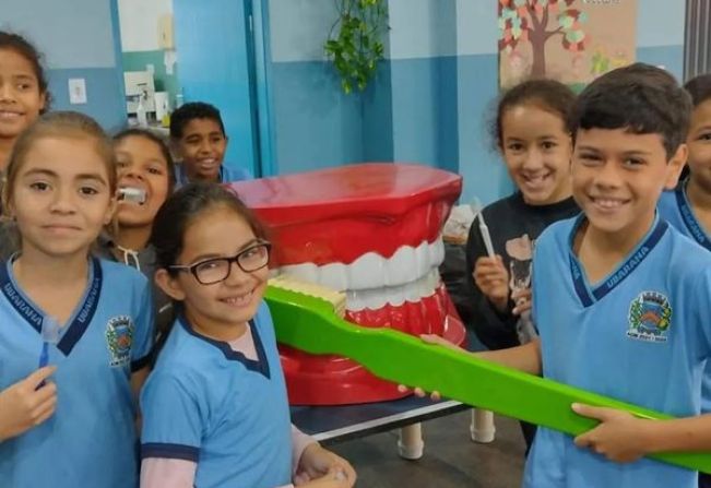 Saúde visita as escolas José Roberto Cândido da Costa e Pedacinho do Céu para orientar os bons hábitos de cuidado com os dentes