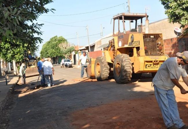 Prefeitura realiza reparos em pavimentação