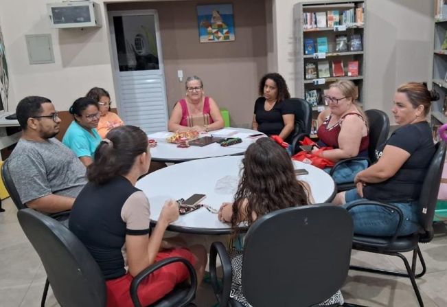 Reunião do grupo de artesanato incentivo à criatividade e novos projetos.