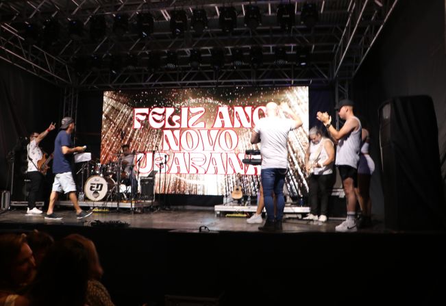 Réveillon em Ubarana 2025: Festa Animada Une a Comunidade na Praça da Matriz