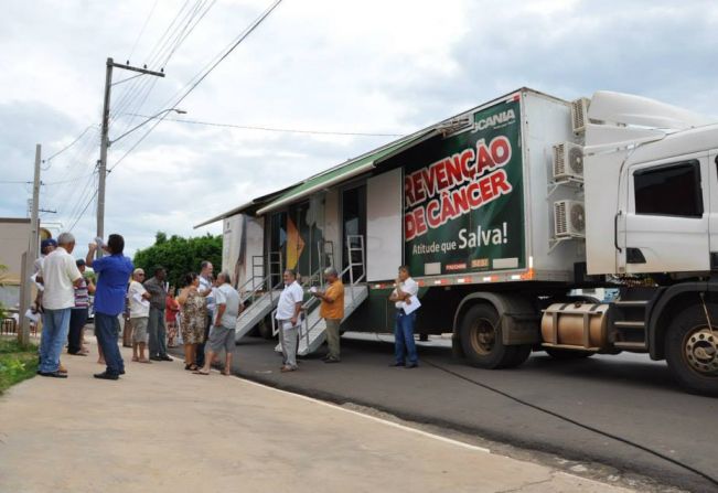 Carreta de Prevenção de Barretos visita Ubarana